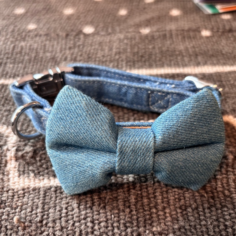 Pack Leashes denim bow tie dog collar- size Small 8-12” neck